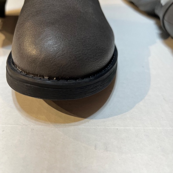 Gray Knee High Chunky Sole Boots Dream Pairs Atlanta New in Box - Picture 6 of 8